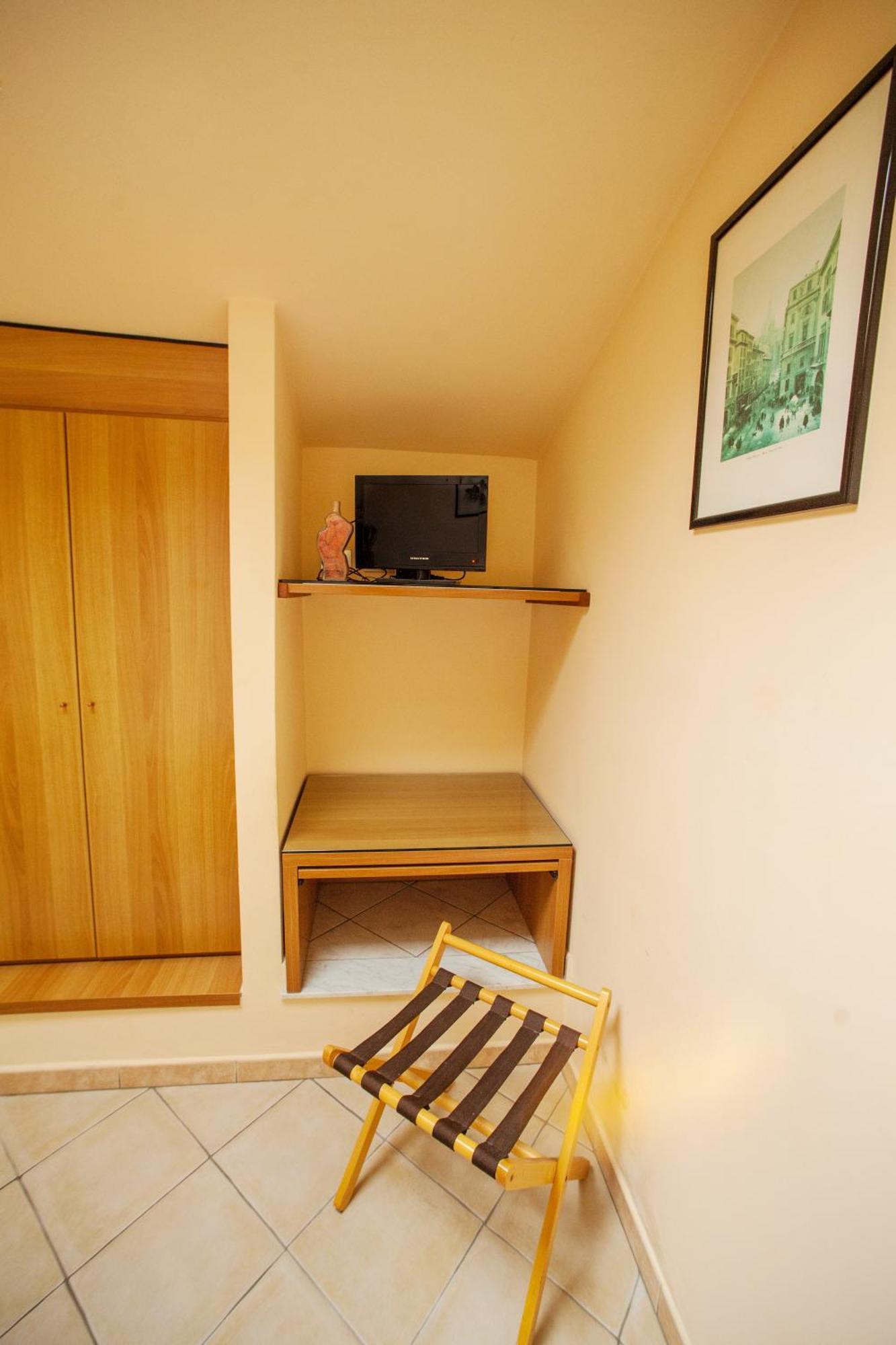 Single Room Private External Bathroom